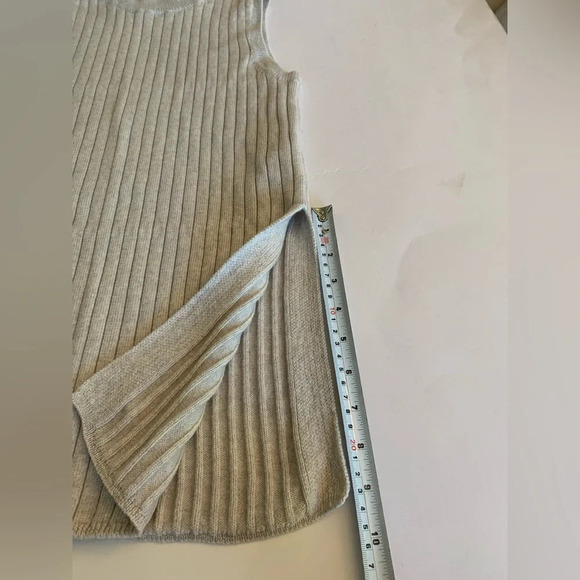 ARITZIA Wilfred  100% Wool Palmier
Sleeveless. In heather grey size small - Picture 11 of 11
